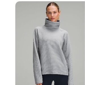 Lululemon Waffle-Knit Funnel-Neck
Long-Sleeve Shirt
Rhino Grey
Size 6